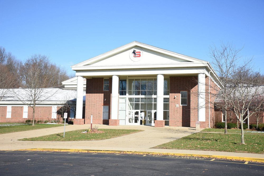 Picture of the outside of Stanton Middle School